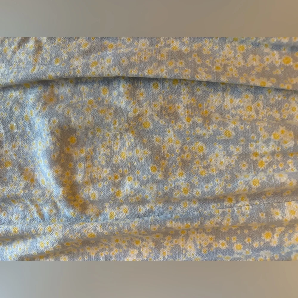 Aeropostale Floral Print Chemise in Cream and White - Picture 3 of 5